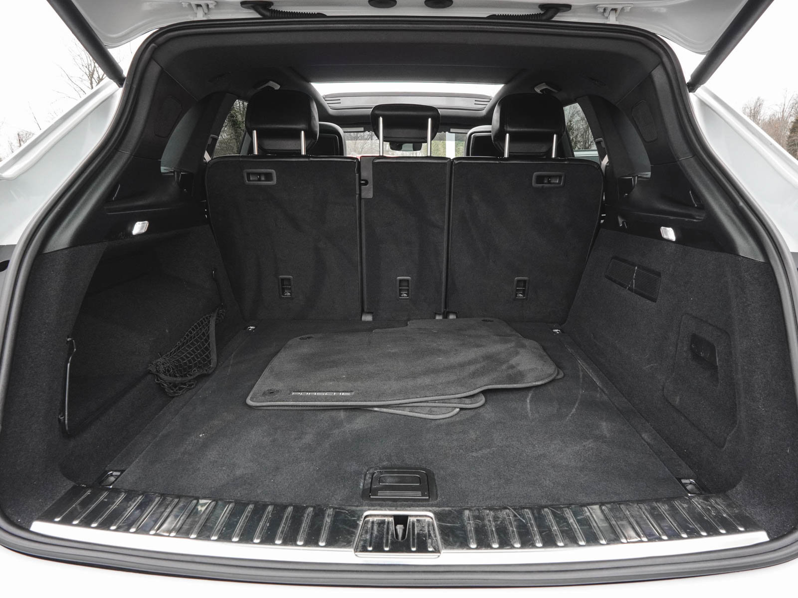 Used 2023 Porsche Cayenne w/ Premium Package image 48