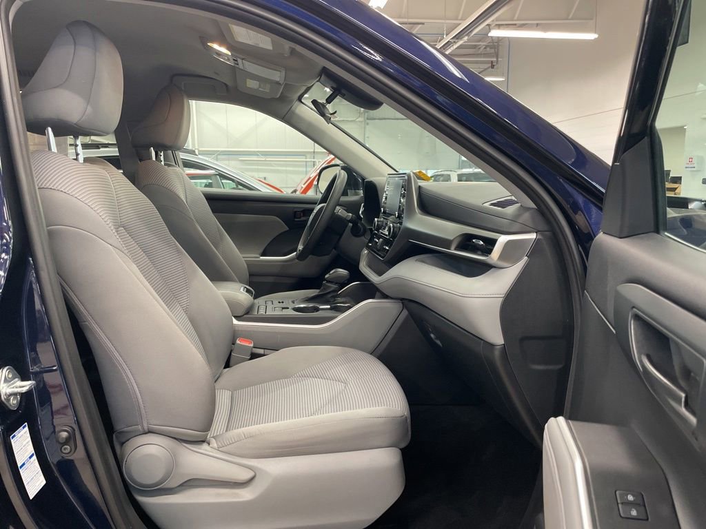 Used 2021 Toyota Highlander L AWD/4WD image 21
