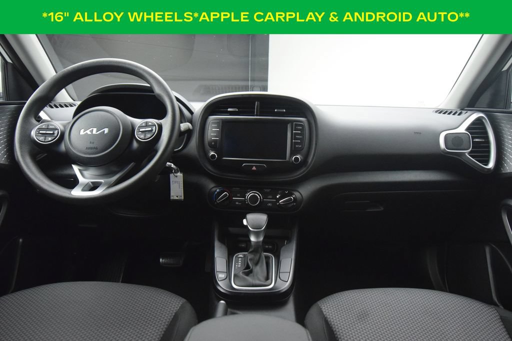 Used 2025 Kia Soul LX w/ LX Technology Package FWD image 4
