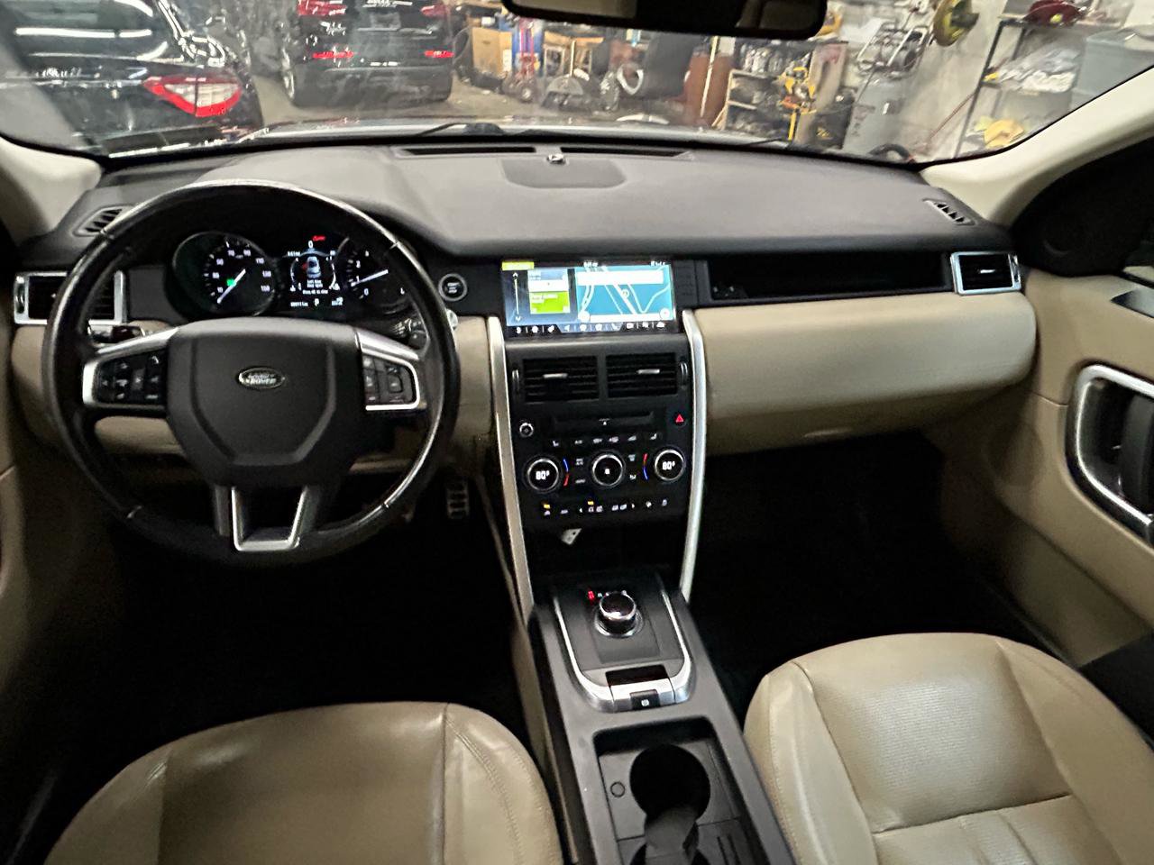 Used 2017 Land Rover Discovery Sport HSE image 15