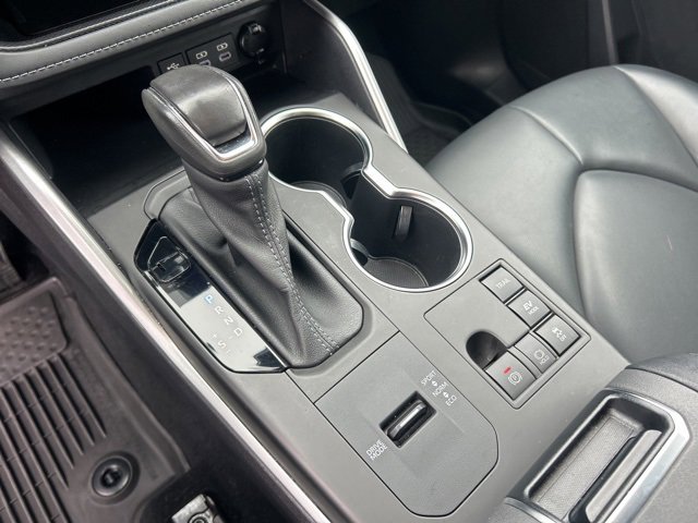Used 2023 Toyota Highlander XLE image 27