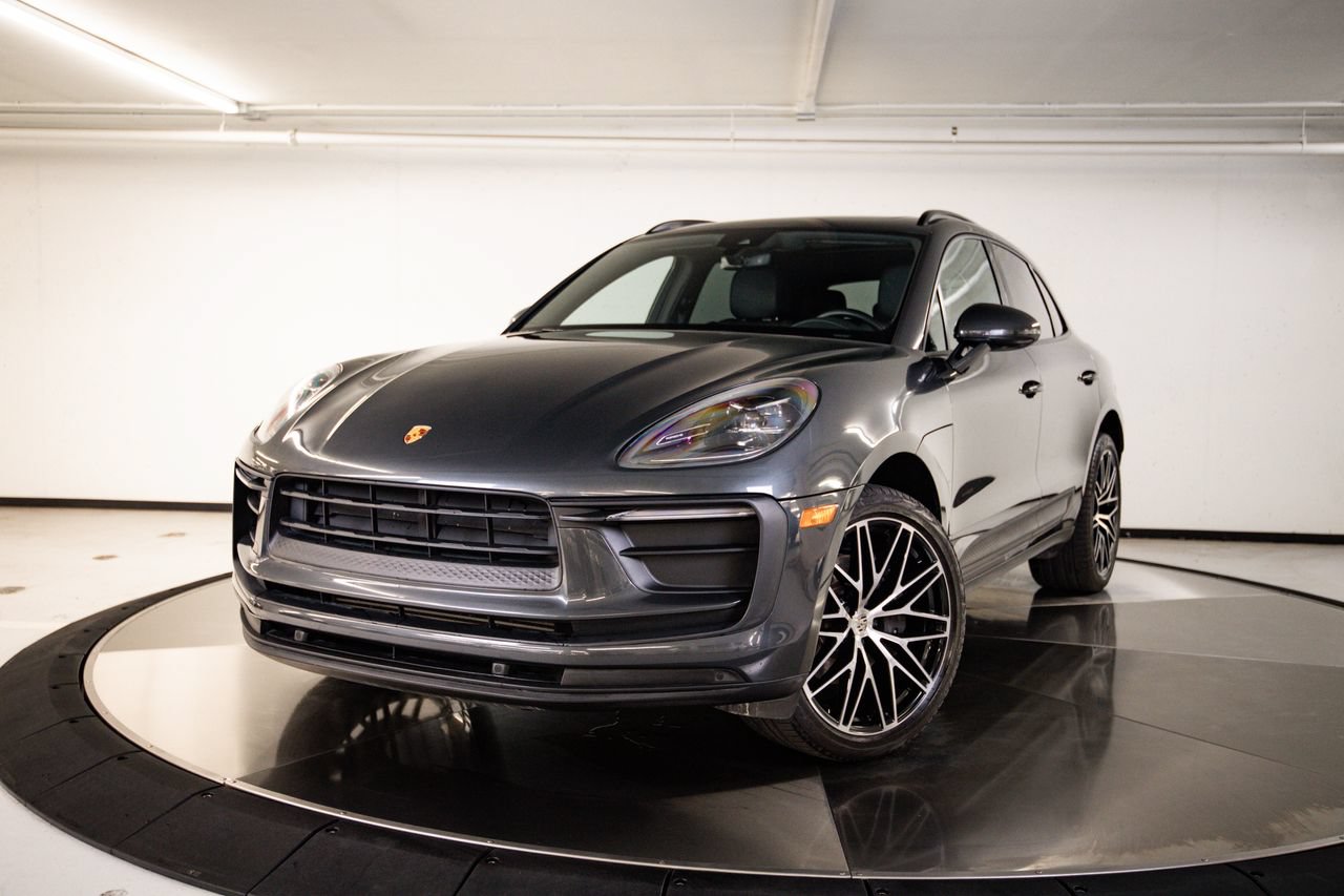 Certified 2022 Porsche Macan AWD/4WD image 1