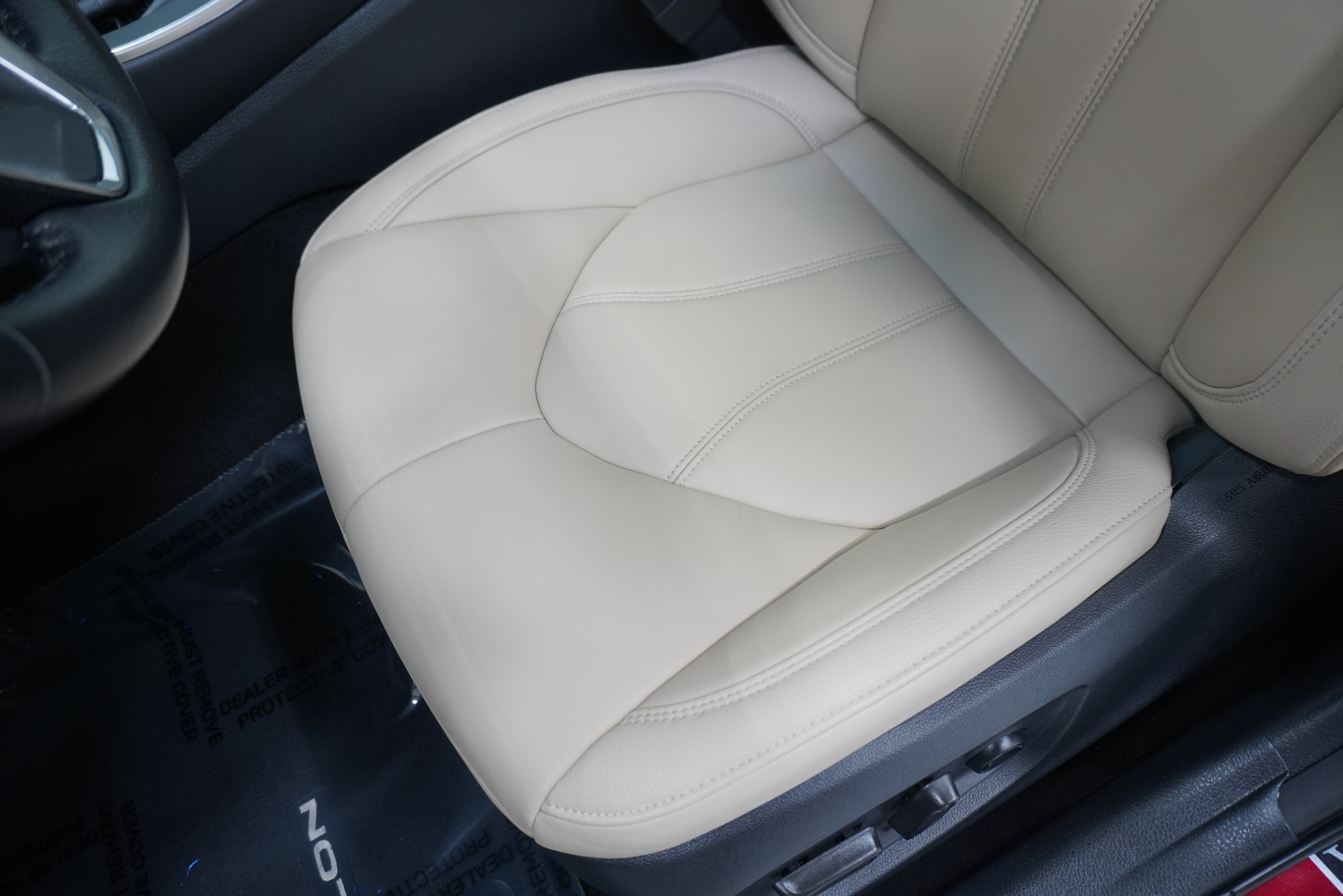 Used 2019 Toyota Avalon XLE w/ Moonroof Package FWD image 12