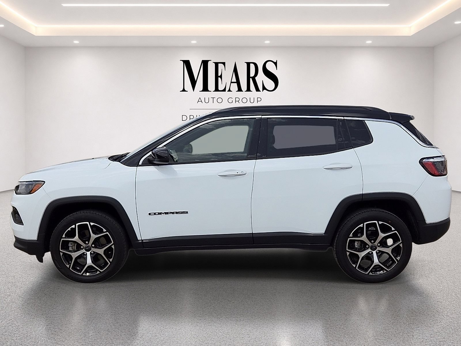 Used 2025 Jeep Compass Limited AWD/4WD image 2