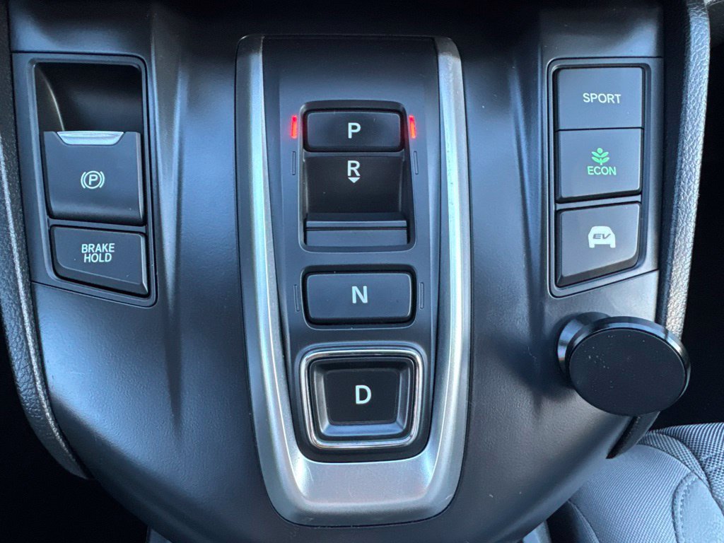 Used 2020 Honda CR-V LX image 25