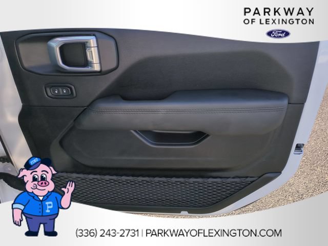Used 2021 Jeep Wrangler Unlimited Sahara AWD/4WD image 33