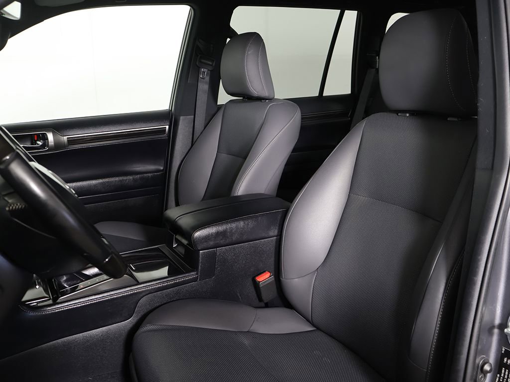 Used 2023 Lexus GX 460 Premium w/ Accessory Package AWD/4WD image 31