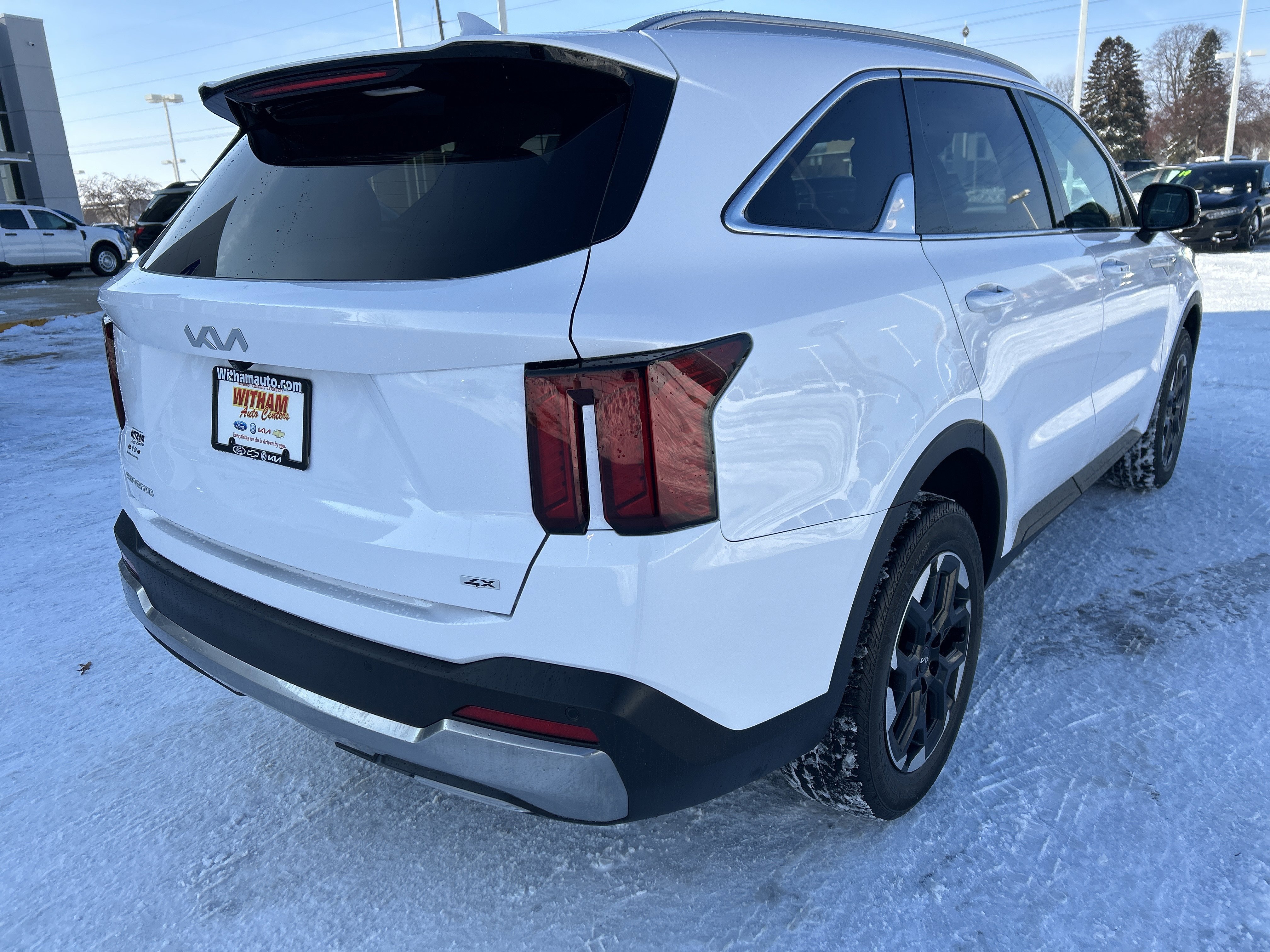 Used 2025 Kia Sorento S image 4