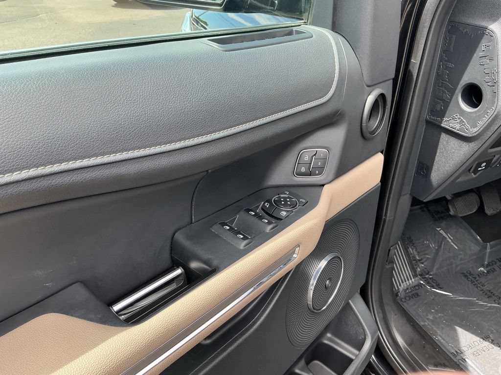 Used 2024 Ford Expedition Limited AWD/4WD image 14