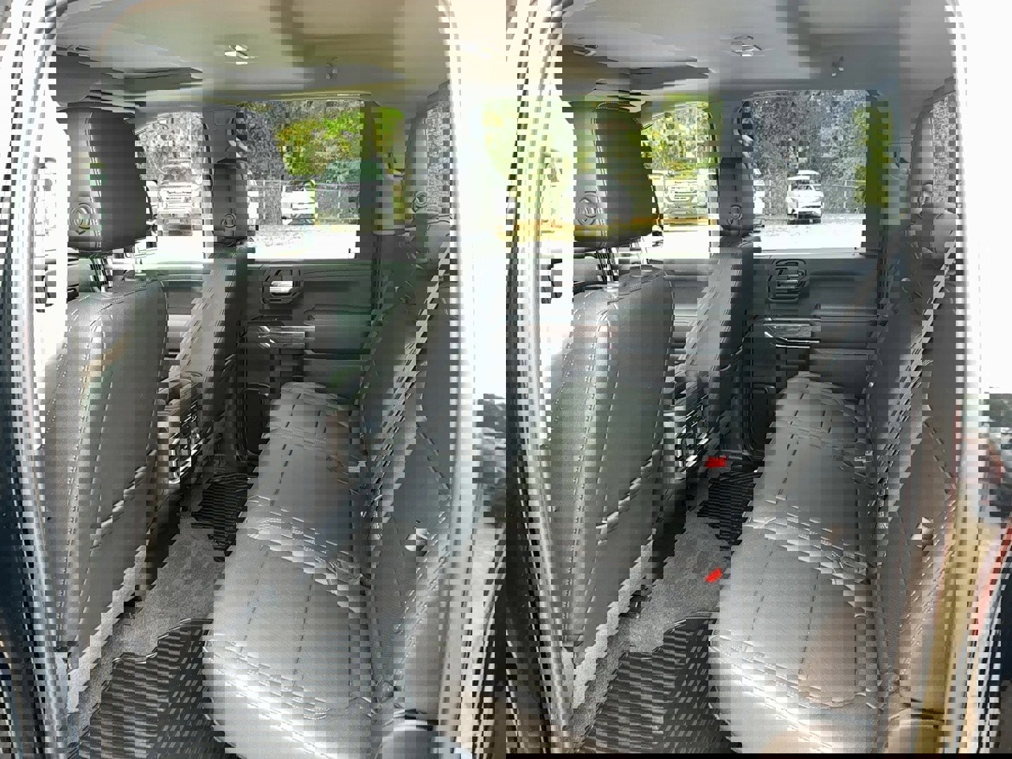 Used 2022 Chevrolet Silverado 2500 LTZ w/ LTZ Plus Package image 9