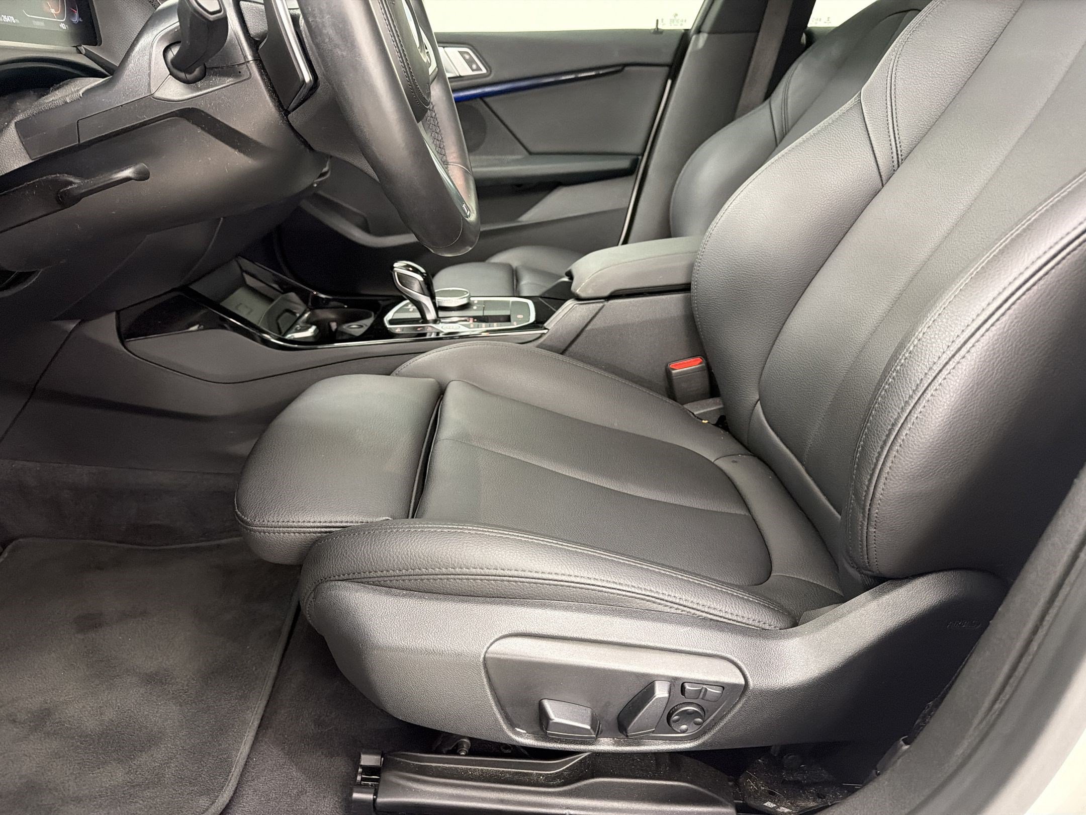 Used 2022 BMW 228i Gran Coupe w/ M Sport Package FWD image 5