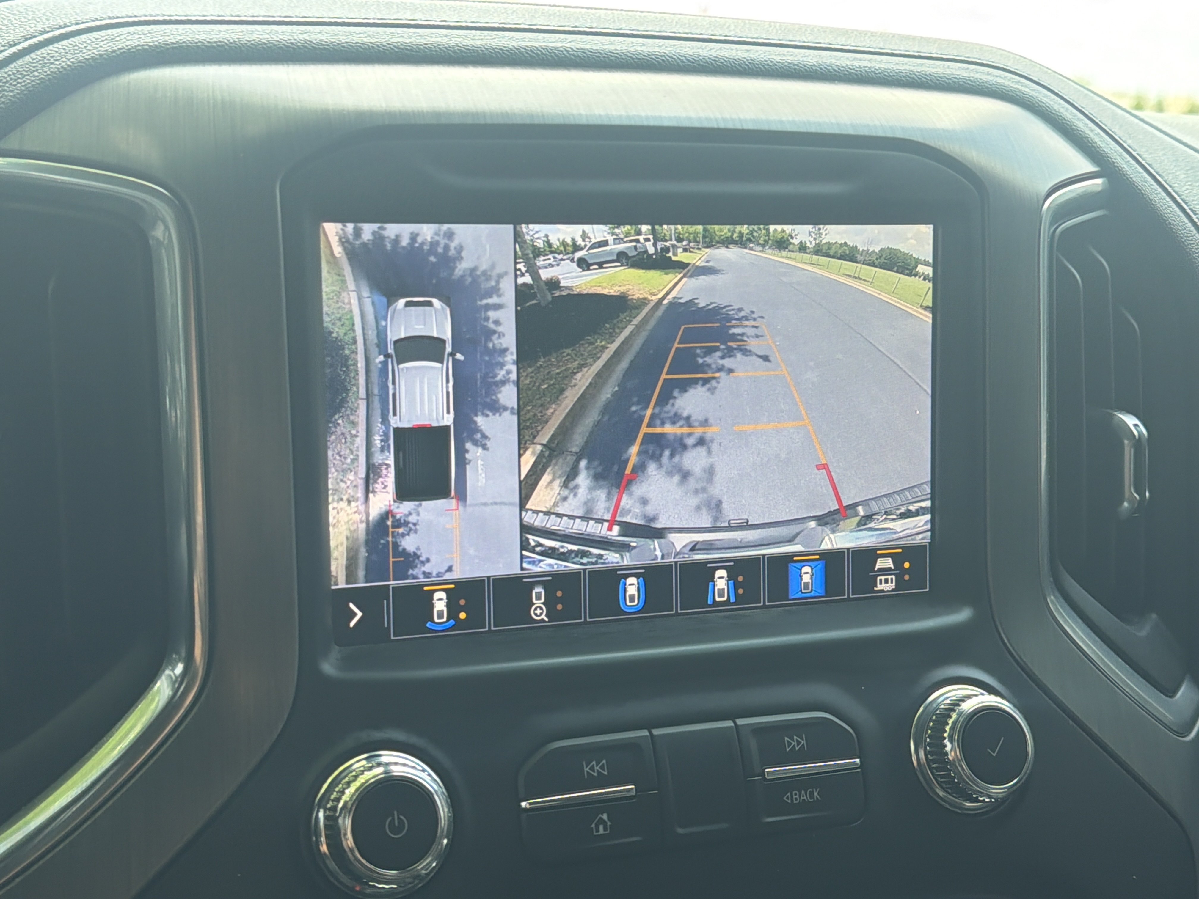Used 2021 GMC Sierra 3500 Denali w/ Denali Black Diamond Edition AWD/4WD image 14