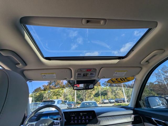 Used 2024 Kia Telluride SX w/ Towing Package image 15