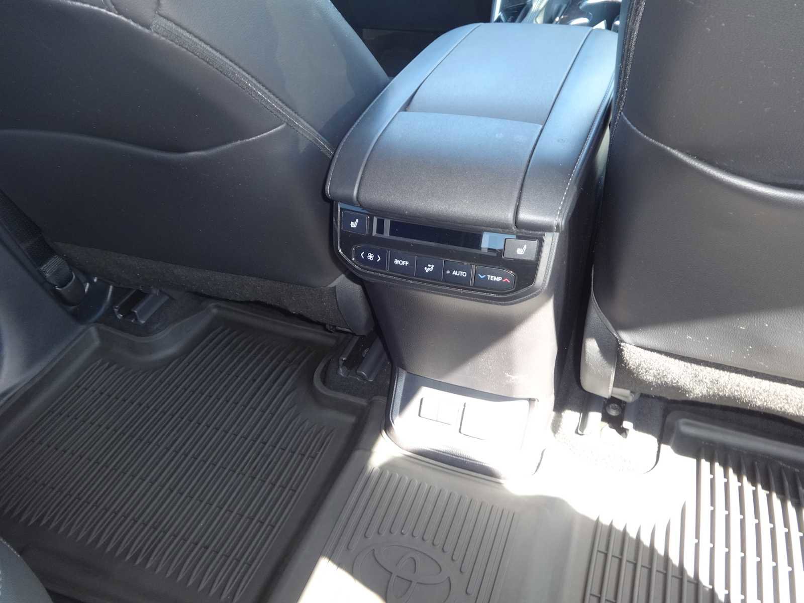 Used 2021 Toyota Highlander Platinum image 11