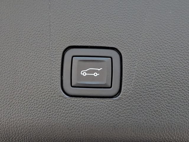 Used 2023 Chevrolet Traverse Premier AWD/4WD image 32