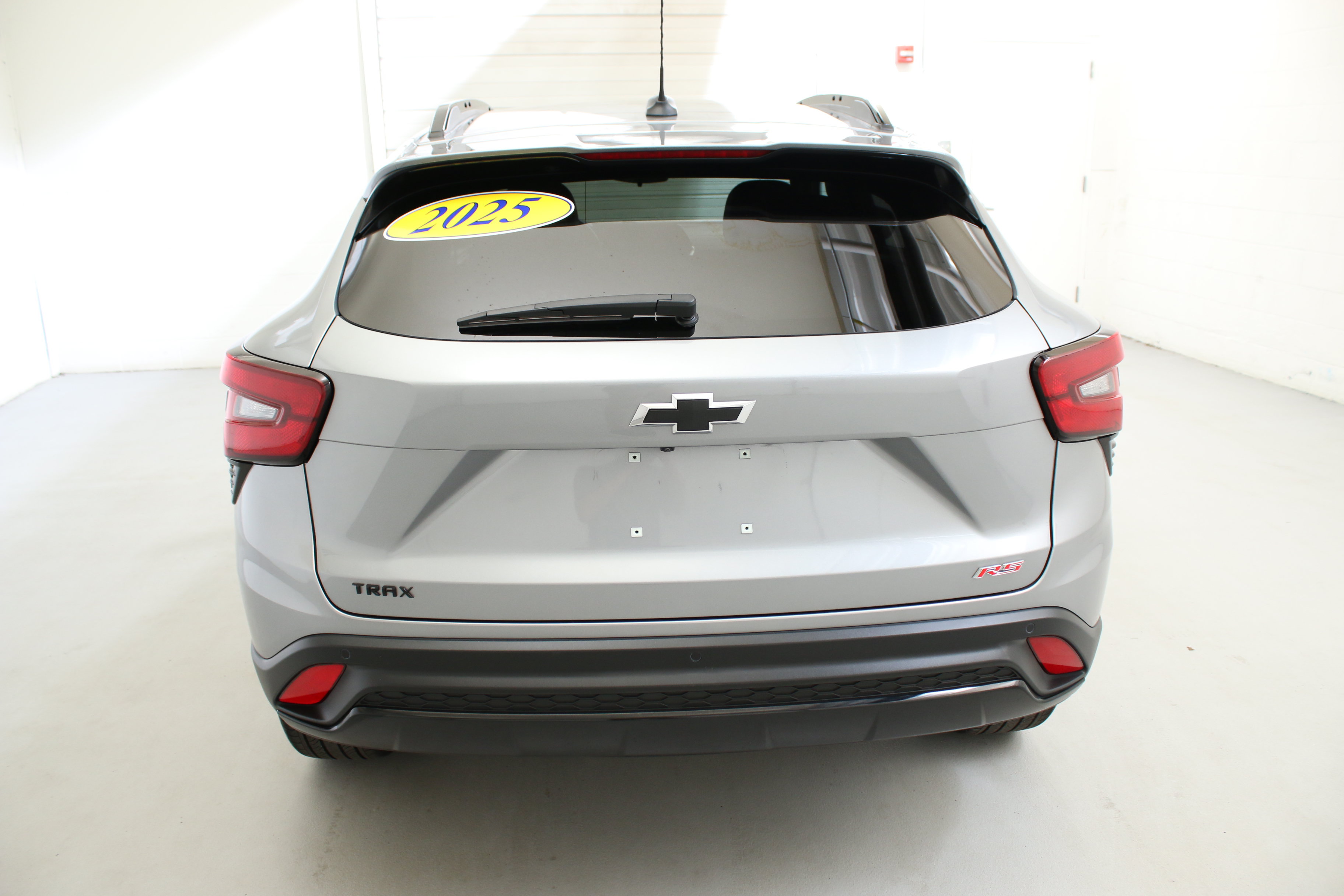 Used 2024 Chevrolet Trax RS w/ Sunroof Package FWD image 8