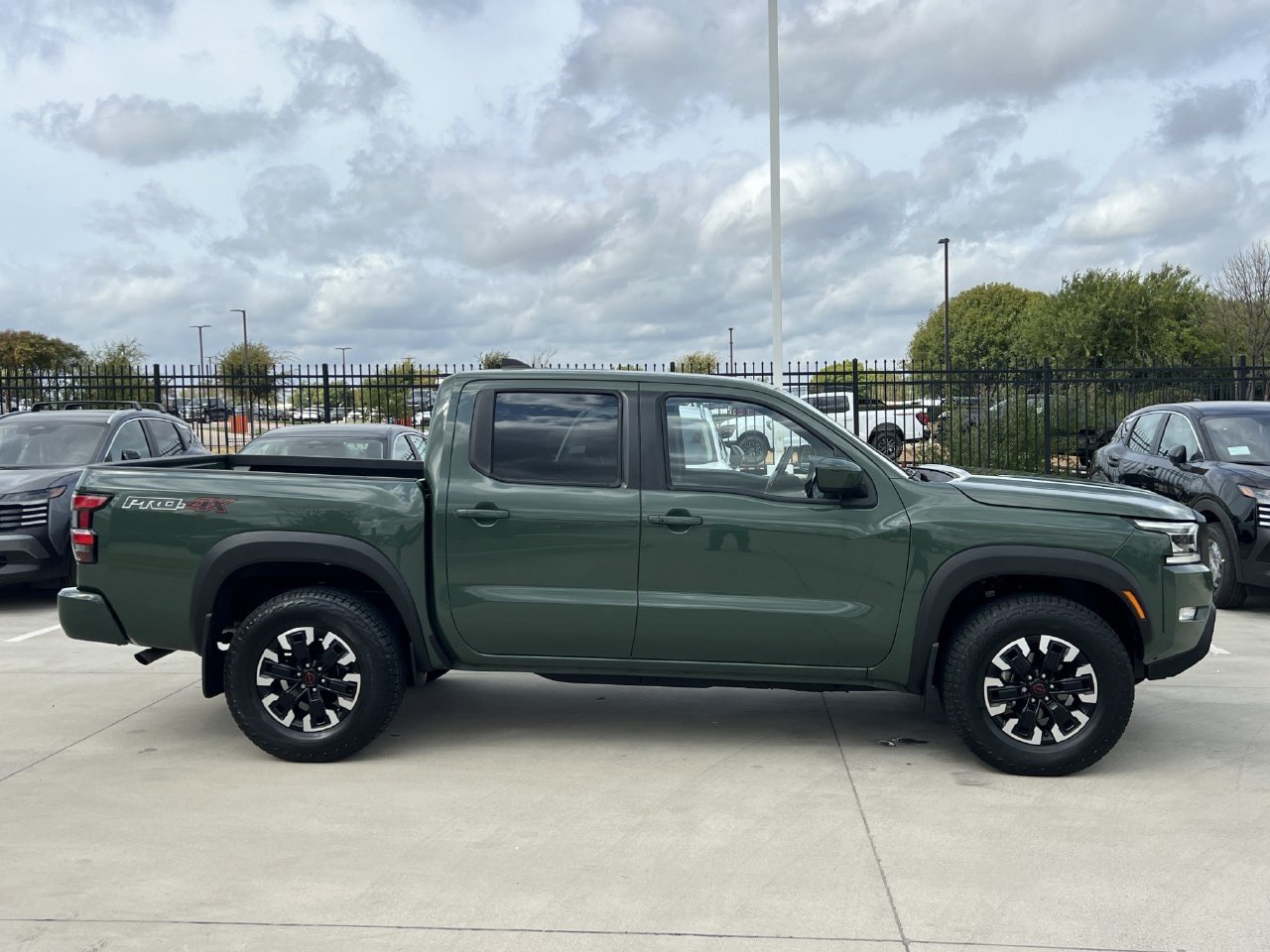 Used 2024 Nissan Frontier PRO-4X w/ Technology Package AWD/4WD image 3