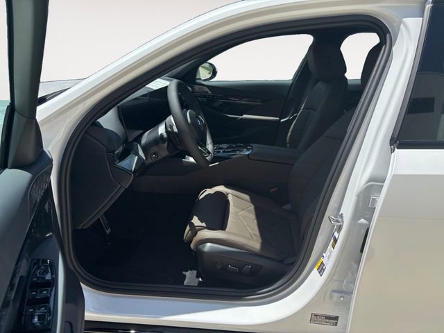 New 2026 BMW 550e xDrive image 21