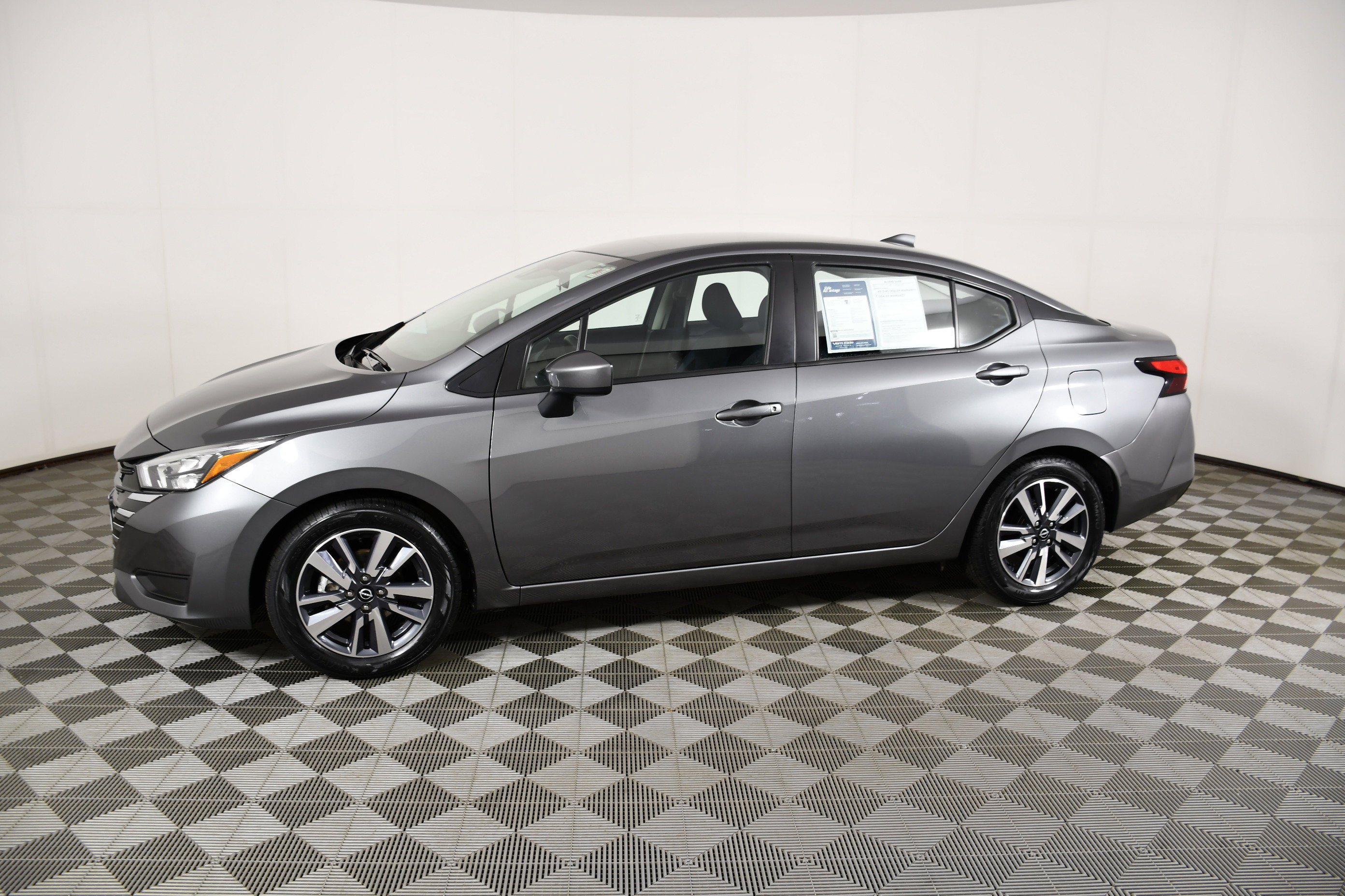 Used 2025 Nissan Versa SV FWD image 9