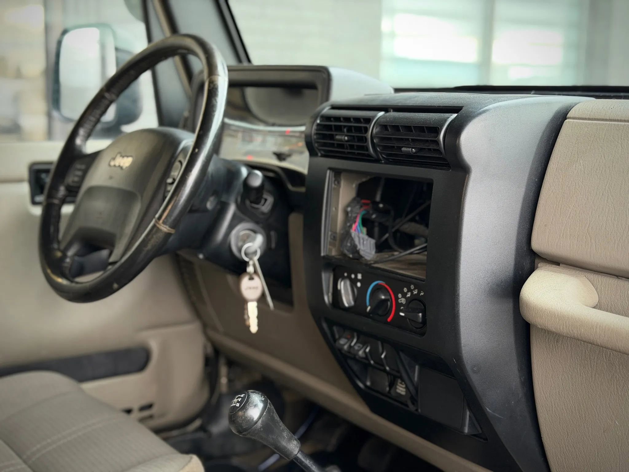 Used 2004 Jeep Wrangler Sahara w/ Dual Top Group AWD/4WD image 23