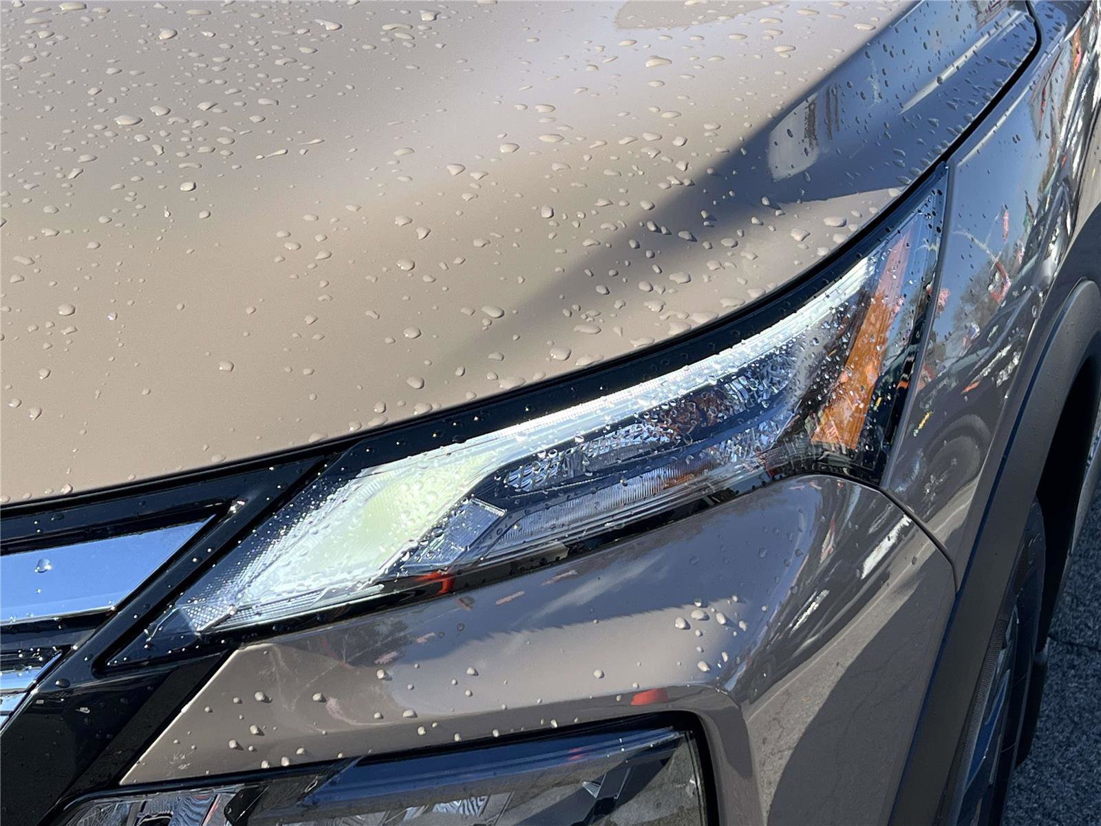 Used 2025 Nissan Rogue SV image 14