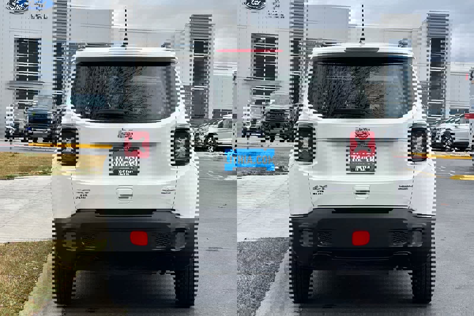 Used 2018 Jeep Renegade Latitude w/ Popular Equipment Group image 7