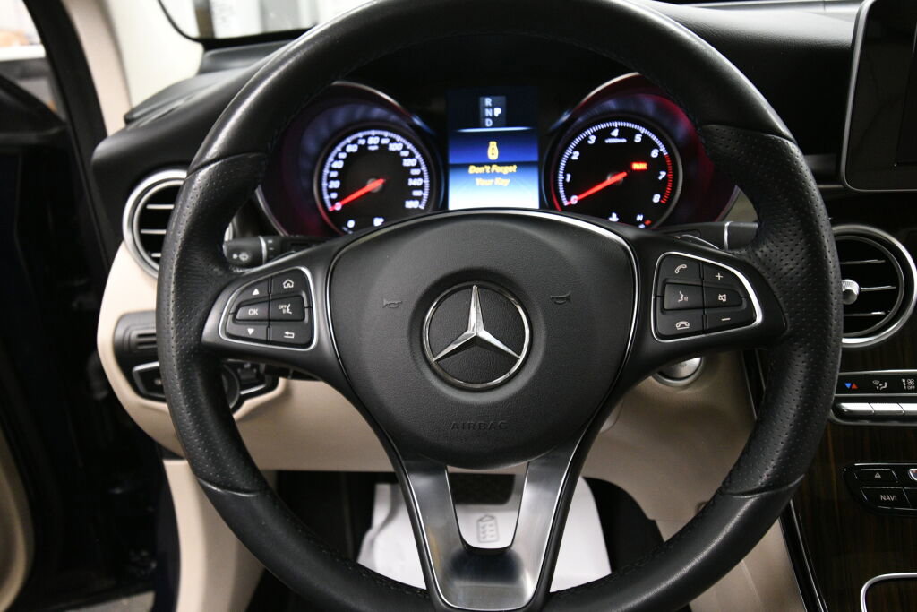 Used 2018 Mercedes-Benz GLC 300 4MATIC image 12