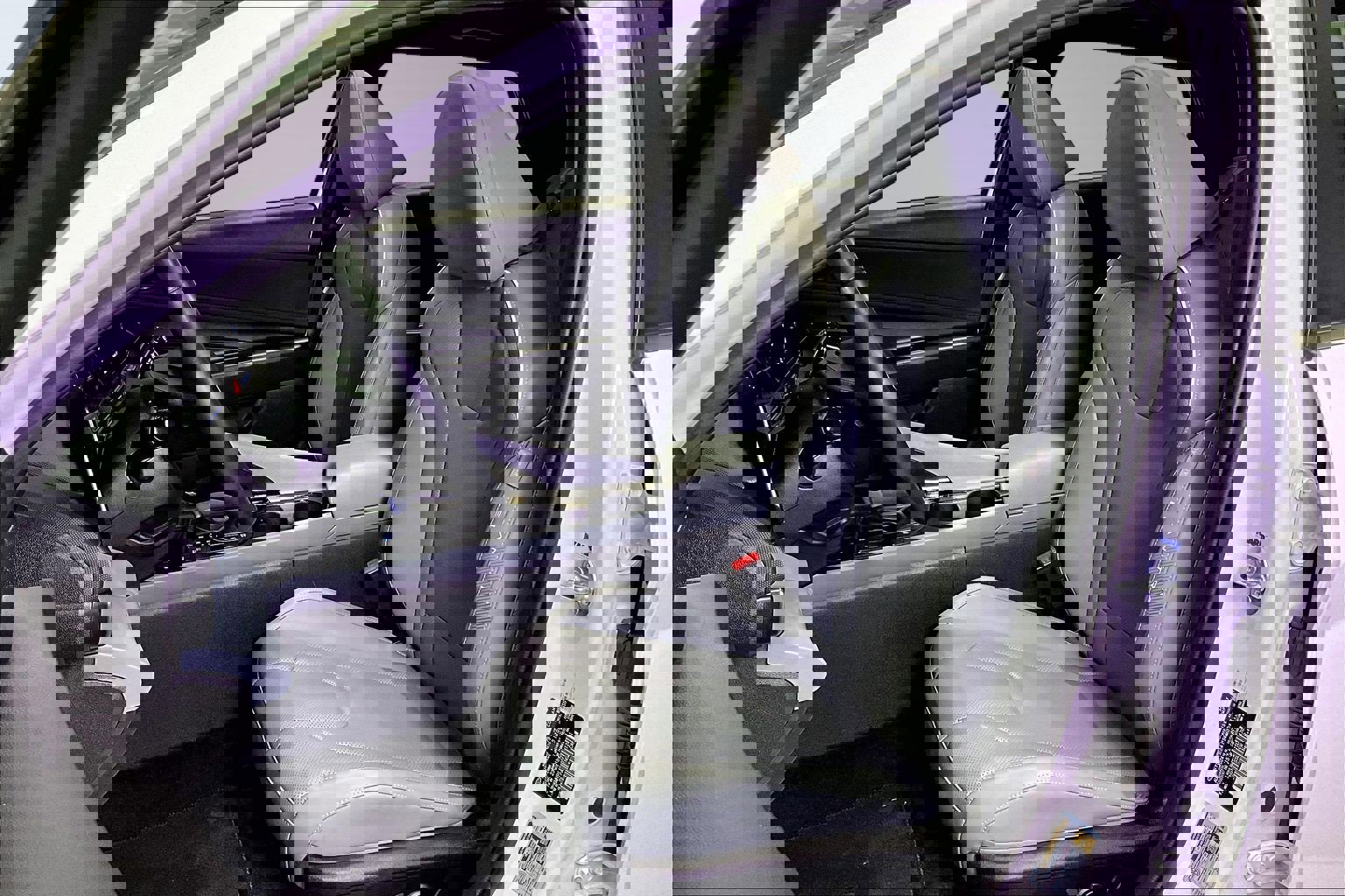 Used 2025 Hyundai Elantra Limited w/ Cargo Package image 21