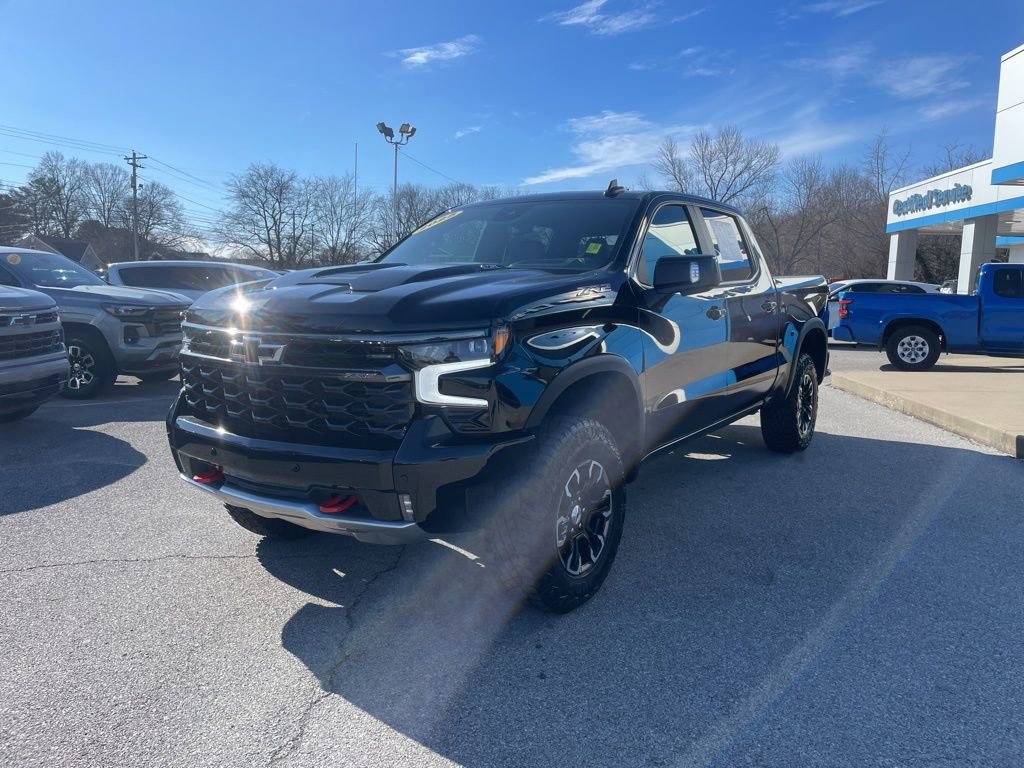 Used 2025 Chevrolet Silverado 1500 ZR2 w/ Technology Package image 3