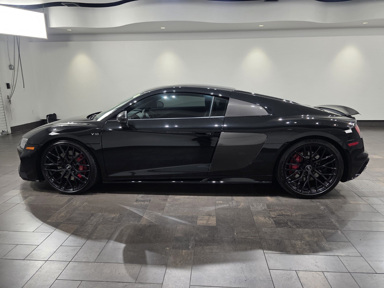 Used 2020 Audi R8 V10 w/ Carbon Exterior Package AWD/4WD image 3
