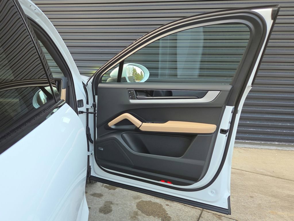 Certified 2026 Porsche Cayenne Coupe image 20