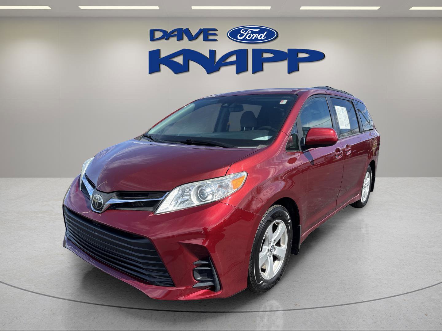 Used 2019 Toyota Sienna LE w/ Outdoor Package FWD image 4