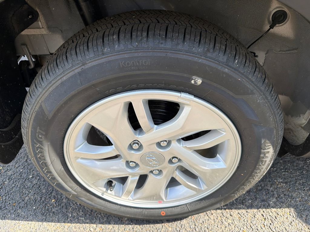 New 2026 Hyundai Venue SE image 17