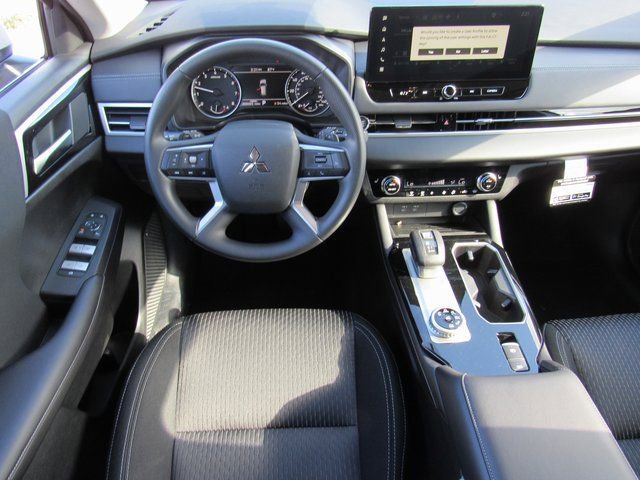 New 2026 Mitsubishi Outlander ES image 10