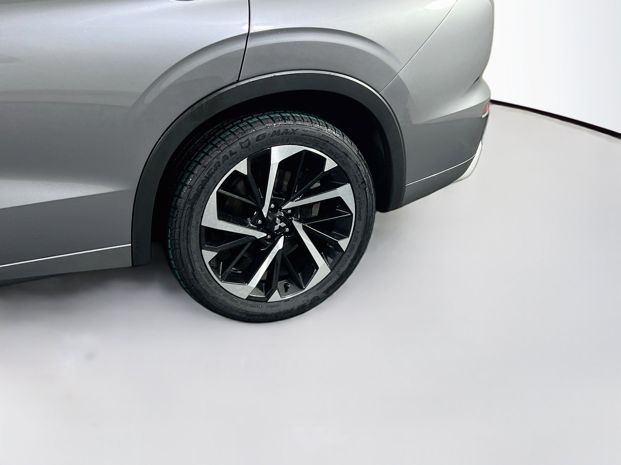 Used 2023 Mitsubishi Outlander SEL AWD/4WD image 30
