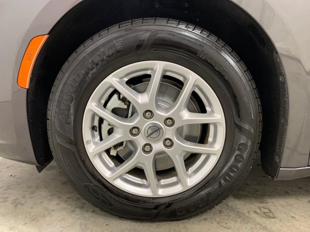 Used 2022 Chrysler Pacifica Touring-L FWD image 22