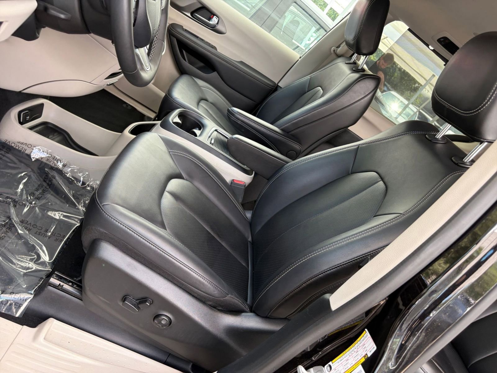 Used 2024 Chrysler Pacifica Touring-L FWD image 39