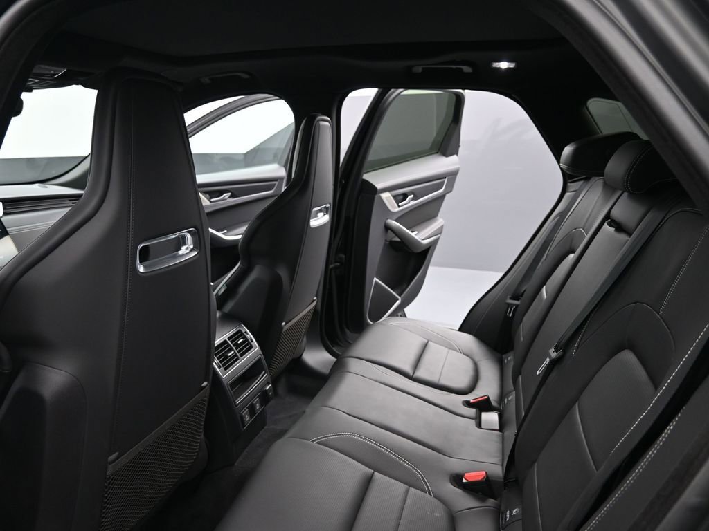 Certified 2025 Jaguar F-PACE R-Dynamic S image 17