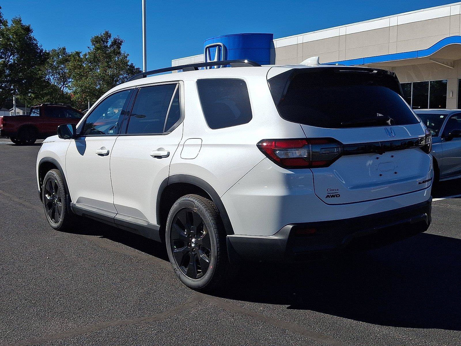 New 2026 Honda Pilot Black Edition image 4