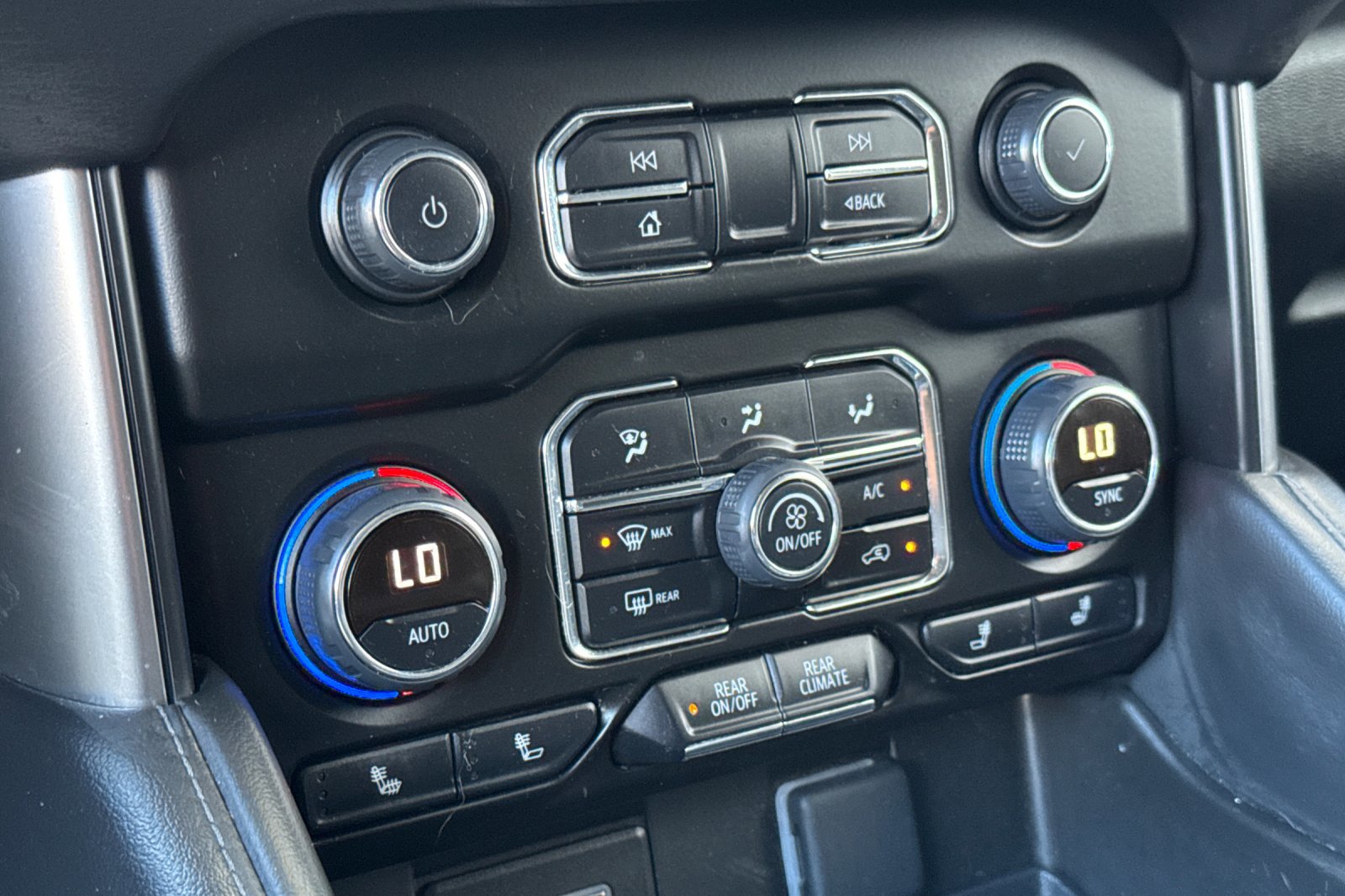 Used 2024 Chevrolet Tahoe LT image 28