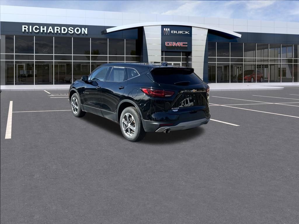 Used 2023 Chevrolet Blazer LT image 3