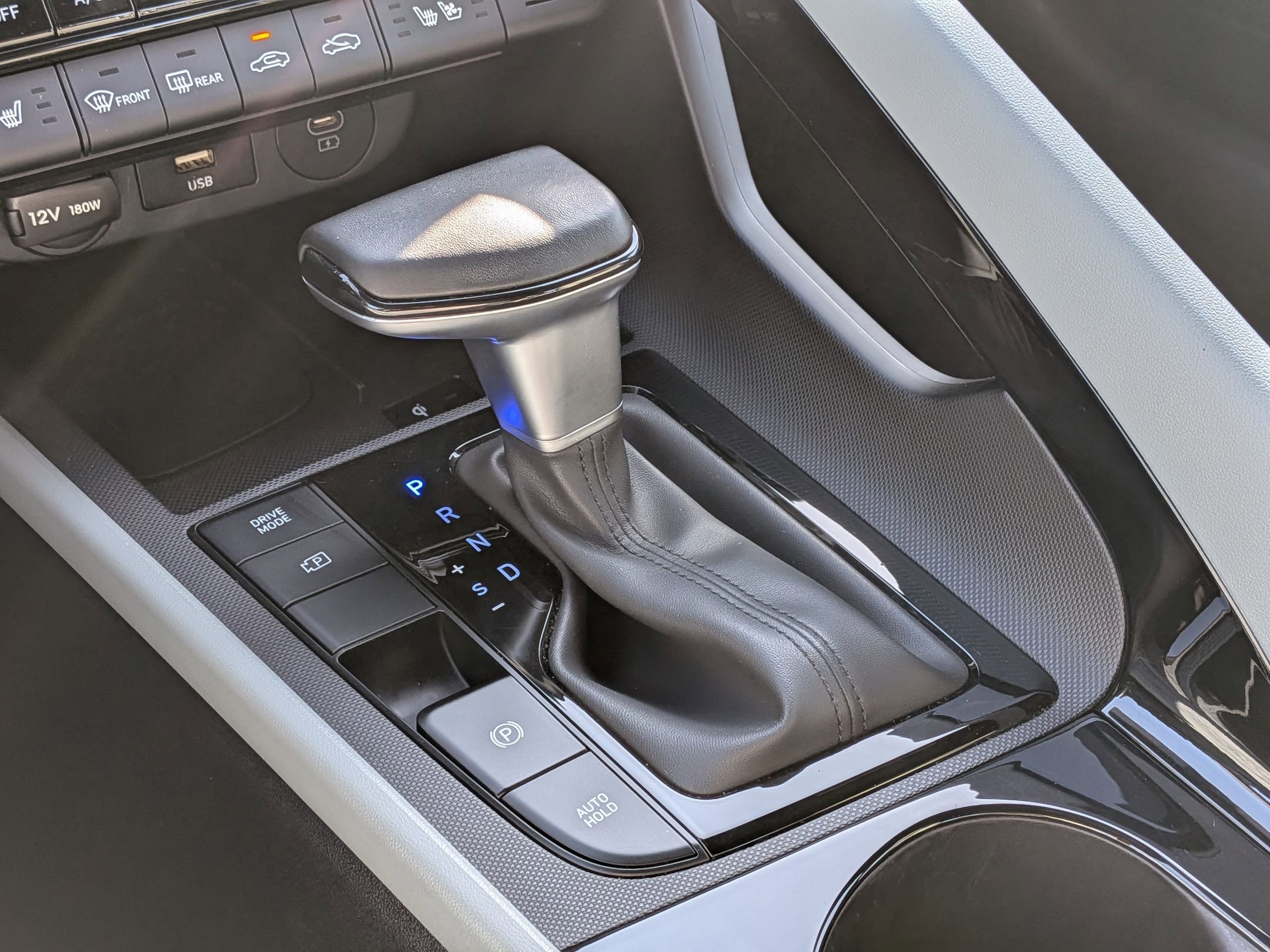 Used 2025 Hyundai Elantra Limited image 27