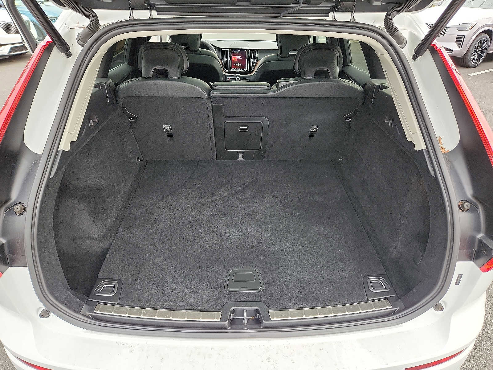 Certified 2023 Volvo XC60 B5 Plus w/ Climate Package image 27