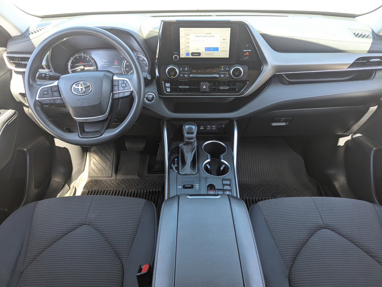 Used 2023 Toyota Highlander L image 15