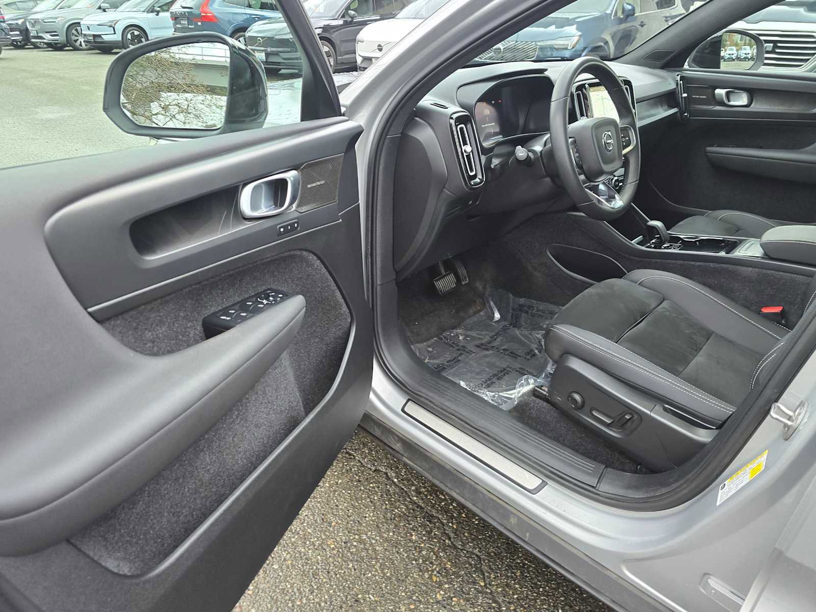 Certified 2023 Volvo C40 P8 Recharge Ultimate image 21