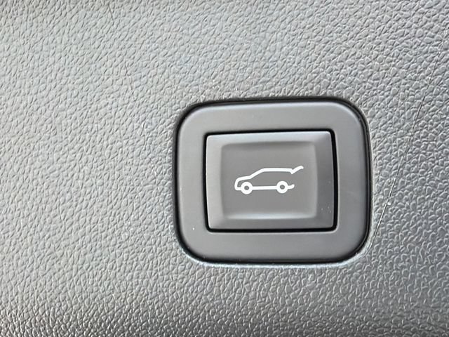 Used 2025 GMC Yukon Denali Ultimate AWD/4WD image 19