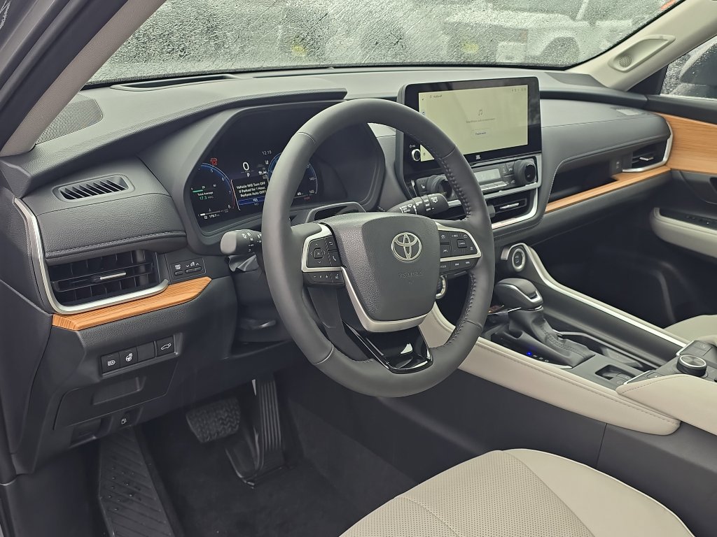 Used 2026 Toyota Grand Highlander Platinum image 16