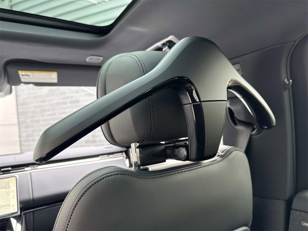 New 2025 Land Rover Range Rover Sport SE image 18