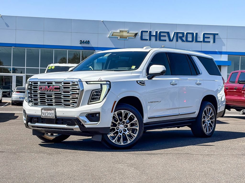 Used 2025 GMC Yukon Denali w/ Sun & Power Step Package