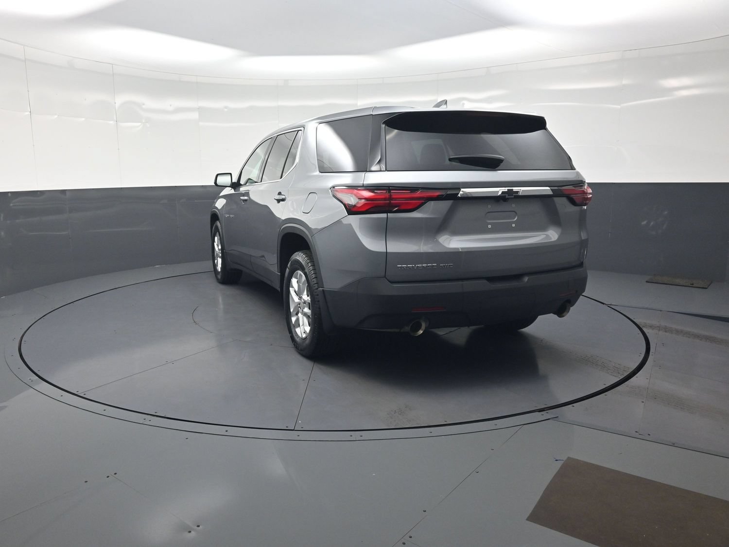 Used 2023 Chevrolet Traverse LS AWD/4WD image 5
